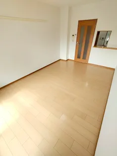 サン トール【2階】の居間