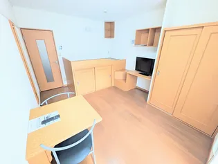 レオパレス源藤【111号室】の居間