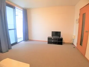 レオパレス橘【305号室】の居間