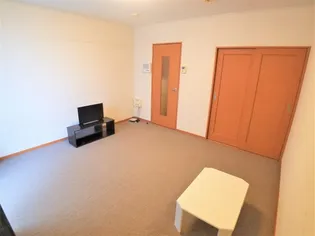 レオパレス橘【305号室】の居間