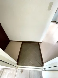 オーシャンヒル【B201号室】の玄関