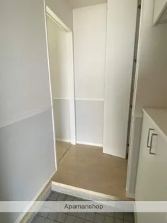 レガシーSHK【1階】の玄関