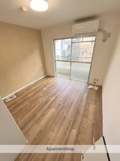 ライヴリー加納【311号室】の居間