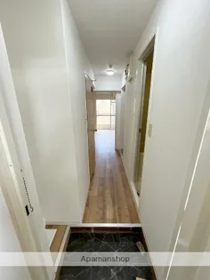 ライヴリー加納【311号室】の玄関