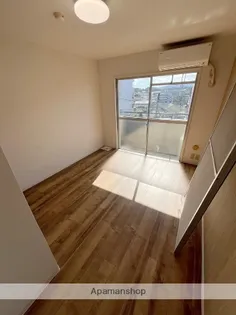 ライヴリー加納【303号室】の居間