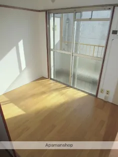 メゾンYD【301号室】の居間