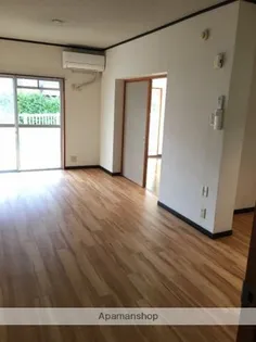 サングリッター清山【102号室】の居間