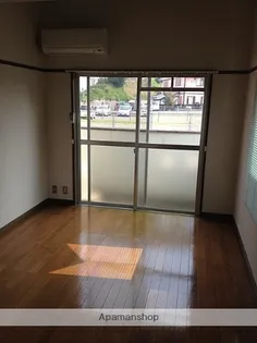 プレステージ【202号室】の居間