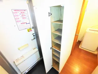 レオパレスえむてぃー【106号室】の玄関