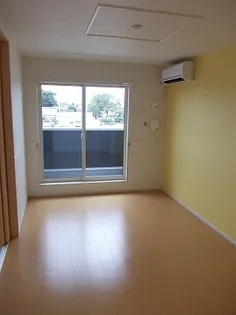 ティータウン レガーロ E【2階】の居間