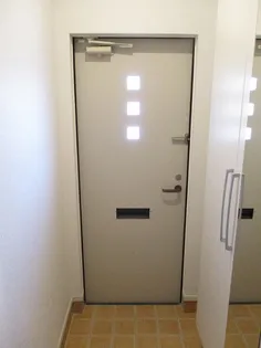 プラシード Ⅱ【2階】の玄関