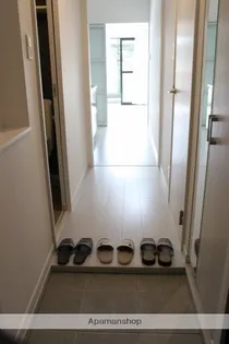 CALIFORNIA APT【807号室】の玄関