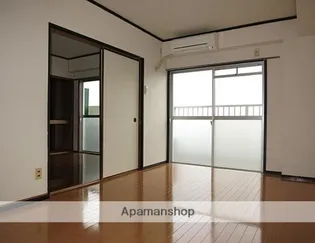 グランドヴィレッジ田吉【402号室】の居間