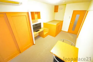 レオパレス駒【203号室】の居間