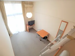 レオパレス清水【205号室】の居間