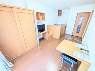 レオパレスアクエリウス【103号室】の居間