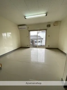 エレガンス小戸【D号室】の居間