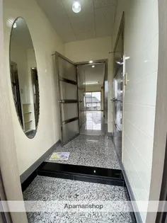 エレガンス小戸【D号室】の玄関