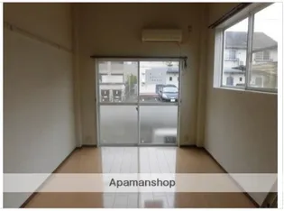 コーポラヴィアンローズ【111号室】の居間