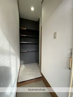 第1ピノキオコーポ【東102号室】の玄関