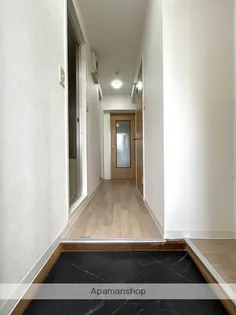 ライヴリー加納【212号室】の玄関