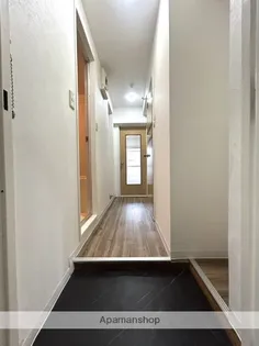 ライヴリー加納【210号室】の玄関