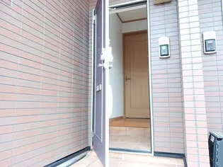 コリーヌ華Ⅱ【1階】の玄関