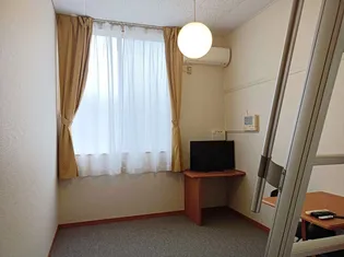 レオパレス黎明【2階】の居間