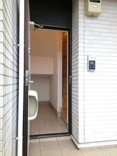 リバーサイド・グラースT【3階】の玄関