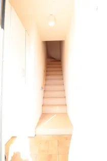 フローラ東本町【2階】の玄関