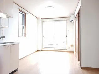 リ−・ロアンヌⅡ【2階】の居間