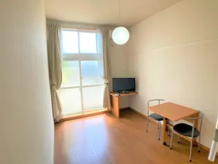 レオパレスカレンティーナ【1階】の居間