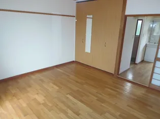 ハイツ花岡【2階】の居間