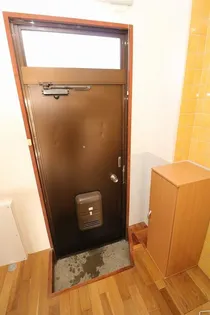 ハイツ花岡【2階】の玄関