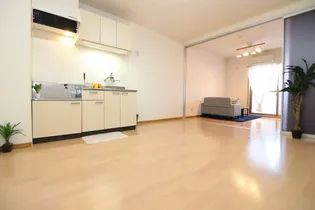 レクサス寿【3階】の居間