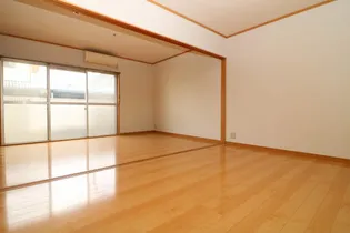 山崎マンション【2階】の居間