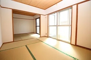 サンロード寿A棟【2階】の居間