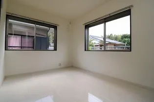 ロイヤルハイツ川西【1階】の内装