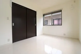 ロイヤルハイツ川西【1階】の内装