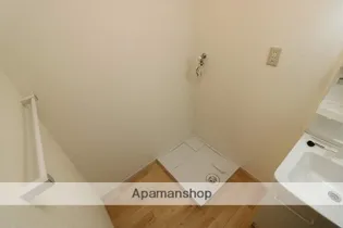 ロイヤルハイツ川西【2階】の内装