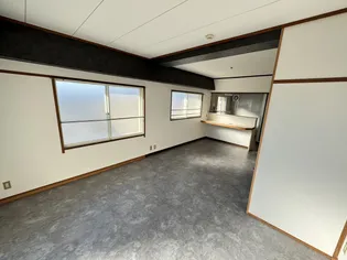 サンロード寿B棟【6階】の居間