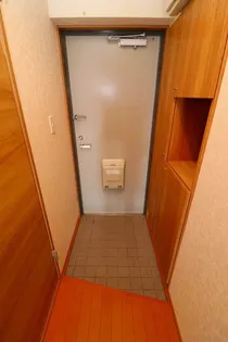 レクサス新川B棟【1階】の玄関