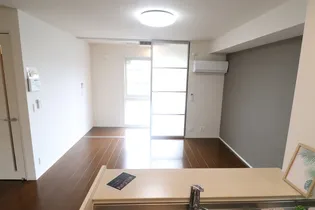 ボナールⅡ【103号室】の居間