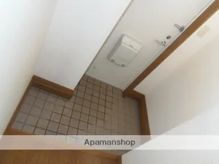 サムシングビル【3階】の玄関