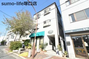 レットバトラー【2階】の外観