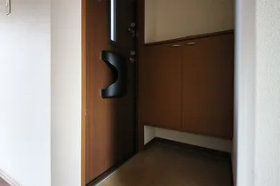 セジュールアルファー【1階】の玄関