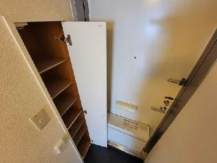 レオパレスKEN【1階】の玄関