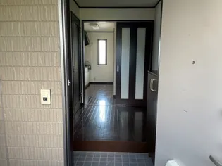 アンパサンド【2階】の玄関