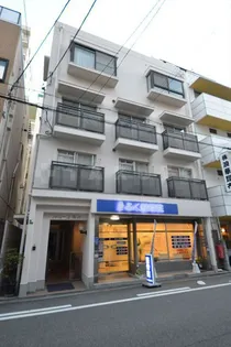 ファミーユ河村【3階】の外観