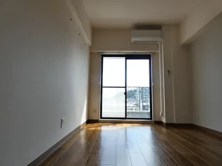 ベルシティ米ヶ袋リバース【4階】の居間